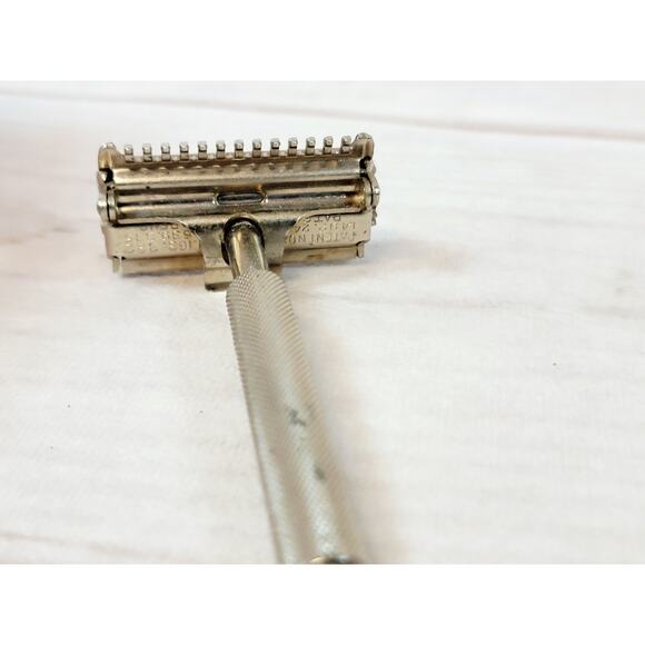 Antique AUTO STROP SAFETY RAZOR VALET USA w/Blades & Instructions & Case - Picture 8 of 16
